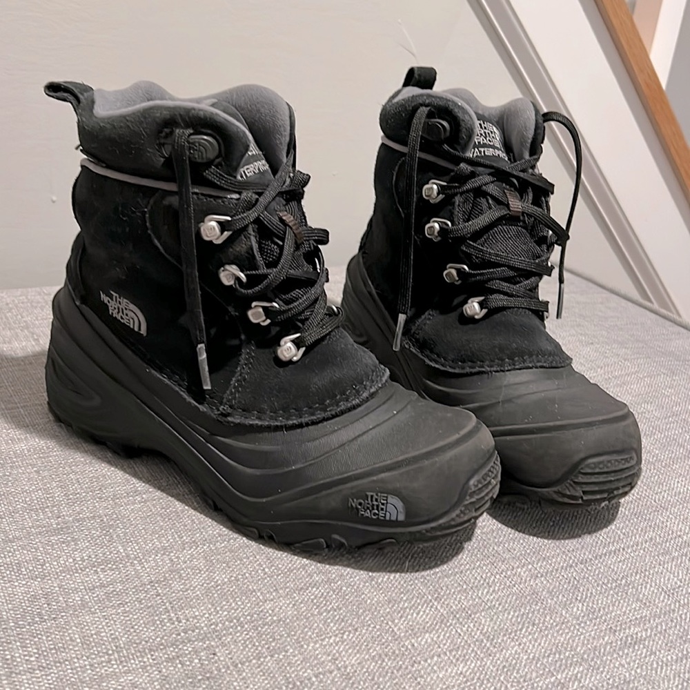 North face boys winter boots size 2